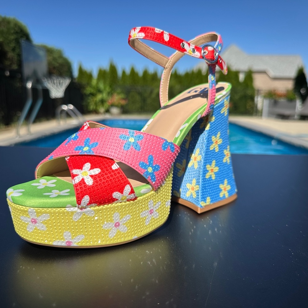 NWT GB Ulti-Mate Floral Rainbow Rhinestone Retro Platform 70's Sandals